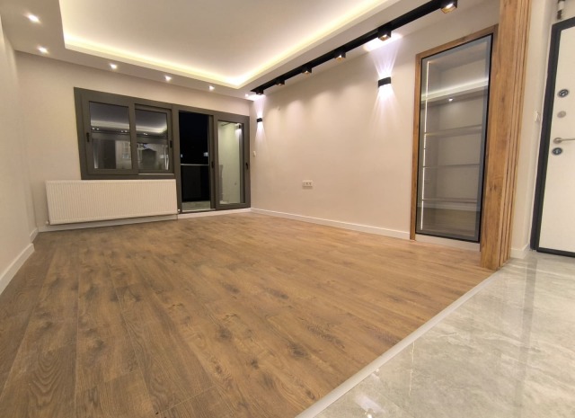 HATAY CD.YAKINI KONUMDA LÜKS TADİLATLI ARAKAT 3 ODA 1 SALON MANZARALI FIRSAT DAİRE 6.650.000TL.