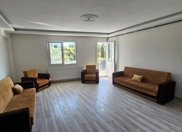 BUCA ADATEPE KAMPÜS YAKINI 2 ODA1SALON CD.ÜSTÜ 100M2 SATILIK DAİRE 3.590.000TL.