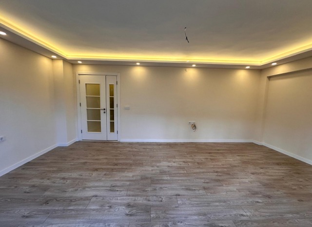 HATAY SEMTİNDE TANJU OKAN PARKI KARŞISI 3 ODA 1 SALON FULL TADİLATLI ARA KAT SATILIK DAİRE 6.650.000TL. 