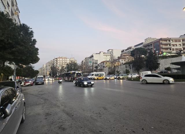 ALTINTAŞ MH.ÜÇYOL İNÖNÜ CD.ÜZERİ 245m2 DÜKKAN 73,000TL.