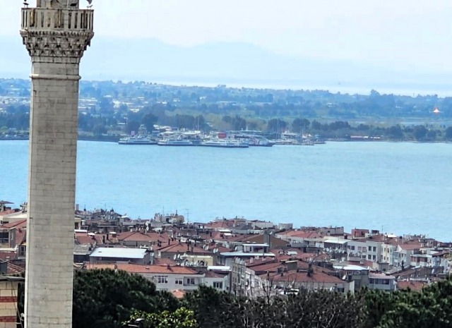 BETONYOL PİRİREİS MH.SES PASTANESİ ÜSTÜ 90 M2 2 ODA 1 SALON 2 WC 2 BALKON DENİZ MANZARALI FERAH SATILIK DAİRE 4.000.000TL.